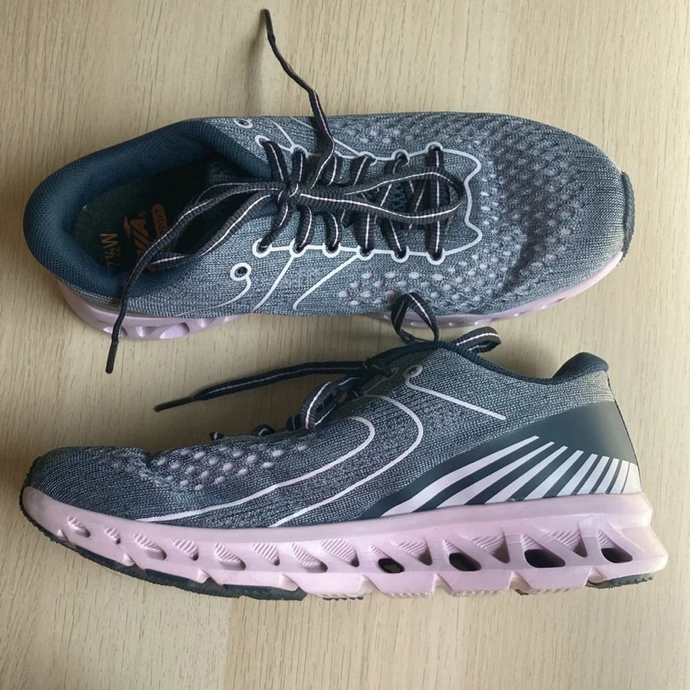 AVIA, Women's Tech Runner Lace Up Sneaker Size 7.5W, Gray and Purple